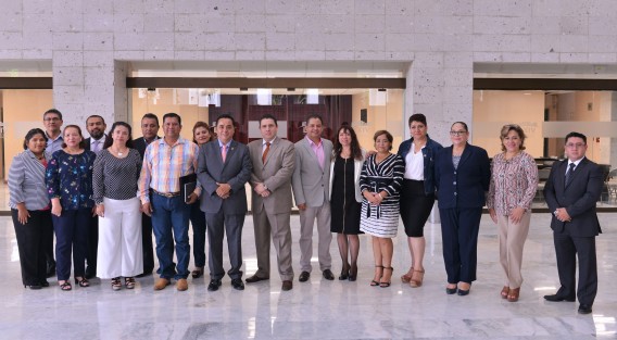 
Autoridades administrativas de la LXIV Legislatura de Veracruz, encabezadas por el Director de Servicios Jurídicos, Ángel Ramírez Bretón, instalaron formalmente la mesa de negociación para revisar las condiciones generales de trabajo con el Sindicato Único de Trabajadores al Servicio del Poder Legislativo (SUTSPL) que dirige José de Jesús Rodríguez Hernández.