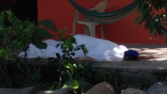 Un hombre fue asesinado la tarde de este viernes cuando se encontraba en un restaurant ubicado a un costado de la carretera federal Córdoba-Veracruz a la altura de La Luz,  en Cuitláhuac, Ver..