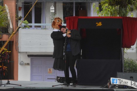 Niñas, niños y adultos se dieron cita este sábado en el barrio de Xallitic para presenciar Títeres en Festival, un evento que reunió a más de 70 títeres y marionetas, que se reunieron para contar diferentes historias a los asistentes.