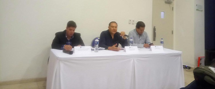 Ricardo Ravelo, periodista de Proceso, impartió en Córdoba el taller Periodismo de Investigación. 