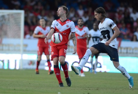 Los Tiburones Rojos de Veracruz vencieron 1 a 0 a los Pumas de la UNAM en partido disputado en el estadio Luis Pirata de la Fuente.