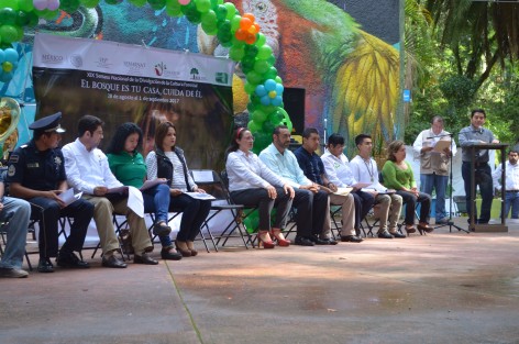 Como parte de la Semana Nacional de divulgación forestal, jóvenes de diversas instituciones educativas muestran en el parque Los Tecajetes, proyectos que contribuyen al mejoramiento del medio ambiente. 