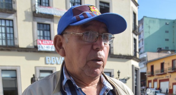 El Señor Guillermo Jiménez Olivo, pensionado del estado, inició esta mañana una huelga de hambre en protesta por el retraso de pagos de su pensión. Enfermo y de edad avanzada, invitó a aquellos otros compañeros que se encuentran en la misma situación, a unirse con él para ejercer presión ante el gobierno.