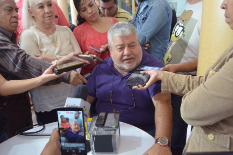 Manuel Huerta Ladrón de Guevara, se expresó favorablemente de Ricardo Ahued, de quien se ha hablado podría ser candidato por MORENA para el año entrante, sin definirse para cuál cargo. Recordó que como diputado priista,en varias ocasiones votó contra la iniciaivas de su partido y el entonces gobierno estatal. El próximo 3 de septiembre a la Asamblea Nacional convocada por AMLO para unirse al proyecto de Nación para sacar al PRI, al que acudirán más actores de la vida política, cultural, empresarial y de otros rubros de Veracruz. 