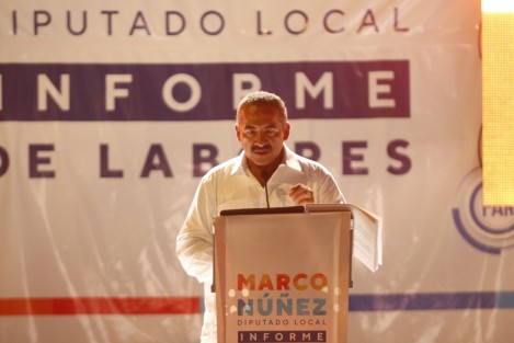 El diputado local del PAN, Marco Antonio Núñez López, realizó su informe de labores legislativas. Asistieron sus compañeros de bancada y el alcalde electo de Veracruz, Fernando Yunes Márquez.