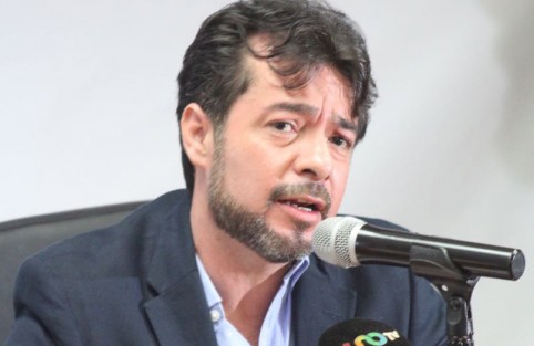 Es lamentable la doble moral con la que se dirige a Mexico y en especial a Veracruz, expresó el vocero del Comité Directivo Estatal del Partido Revolucionario Institucional (PRI), Marco del Ángel Arroyo, respecto al tema de que el PAN pide que no se tenga un fiscal federal a modo.
