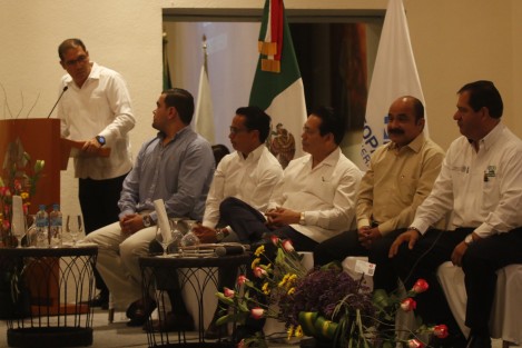 El consejo directivo de COPARMEX llevó a cabo su desayuno mensual teniendo como invitados a los delegados de INFONAVIT, IMSS y de la Secretaría del Trabajo y Previsión Social. Durante el desarrollo del evento se impartió la conferencia Cómo Atender una Revisión o Auditoría.