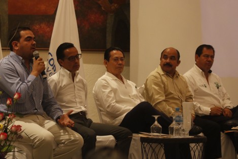El consejo directivo de COPARMEX llevó a cabo su desayuno mensual teniendo como invitados a los delegados de INFONAVIT, IMSS y de la Secretaría del Trabajo y Previsión Social. Durante el desarrollo del evento se impartió la conferencia Cómo Atender una Revisión o Auditoría.
