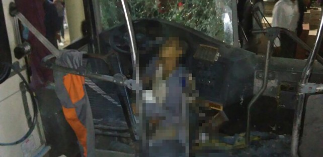  Un muerto y seis lesionados al explotar pólvora para pirotecnia dentro de un autobús de la línea Plateados en la Central de Autobuses de Córdoba, Ver. la noche de este martes.