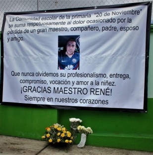 A decir de las autoridades, actuales y de la administración pasada, los hechos de violencia se dan sólo entre grupos criminales; sin embargo al maestro René, asesinado este martes a unos pasos de una escuela primaria, se le recuerda con cariño y respeto. Investigar antes de hablar y prudencia para no generalizar sería una acción sabia. 