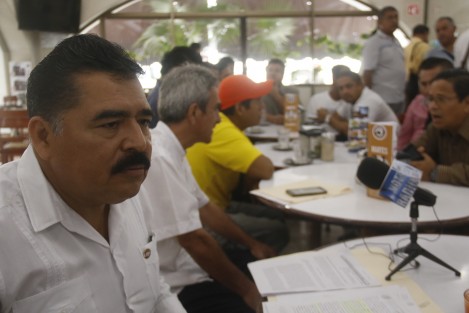Enrique Ruiz Saavedra, líder de la agrupación obrera Democracia con Transparencia, aseguró que la próxima semana serán reinstalados en sus puestos de trabajo 4 exempleados de la empresa TAMSA. Lo anterior fue dictaminado por la junta de conciliación y arbitraje. 