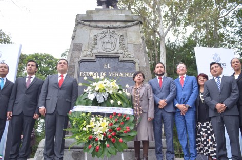 El Alcalde de la Ciudad, Américo Zúñiga Martínez, encabezó la guardia de honor al prócer de la Patria, Miguel Hidalgo y Costilla, en el Parque de los Berros.

