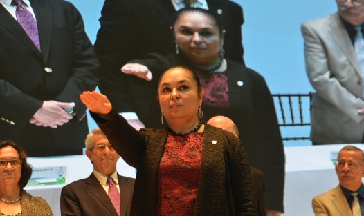 Ante la Junta de Gobierno de la Universidad Veracruzana, Sara Ladrón de Guevara González rindió protesta como rectora para el periodo 2017 - 2021. 