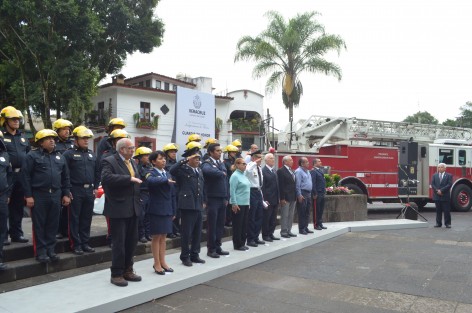 Bomberos de Xalapa buscan acercamiento con las autoridades estatales pues entre sus necesidades está tener una plantilla laboral adecuada. Actualmente cuentan con 23 elementos pagados, cuando anteriormente la SSP les apoyaba con 42 plazas, ahora sólo con 15. Estos 23 elementos deben atender a 700 mil habitantes de Xalapa y la zona. 