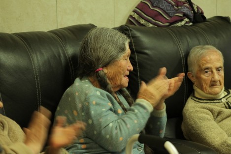 Los  abuelitos de la Casa Hogar del Adulto Mayor Mariana Sayago siempre disfrutan de las visitas, entre ellos grupos de artistas quienes comparten generosamante su talento con ellos a cambio de aplausos y cariño.