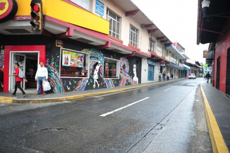 A partir del lunes 4 de septiembre, por el inicio de la tercera etapa de la obras de reconstrucción con concreto hidráulico de la calle Xalapeños Ilustres, se cerrará completamente a la circulación vehicular el tramo que va de Insurgentes a Carrillo Puerto, por lo que se recomienda a la población usar vías alternas.
