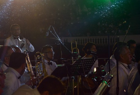 Con la participación de la Orquesta Municipal de Xalapa, el Mariachi Estelar y el grupo Tlen Huicani, concluyó este sábado la cuarta edición del Festival de Las Flores Xalapa llena de Luz 2017, el cual reunió a cientos de familias en el Estadio Xalapeño.