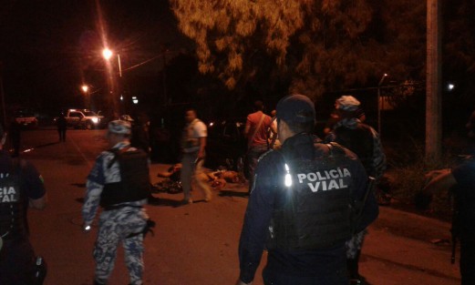 Junto a los cuerpos se encontraron cartulinas en las cuales se les adjudicaban actos delictivos a los descuartizados. 
 