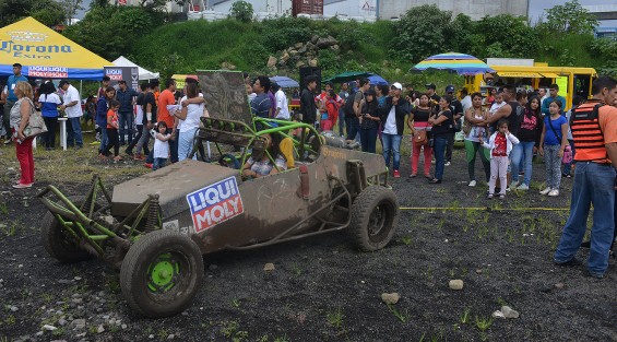 Cientos de personas aficionadas y público en general derrocharon adrenalina al ver a estos bólidos correr  durante casi tres horas que duraron las competencias en su modalidad estándar y libre.
