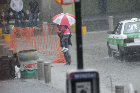 Se prevé persistan las condiciones para lluvias fuertes en gran parte de nuestra entidad entre hoy domingo 3 y el martes 5 de septiembre, concentrándose las más significativas en regiones montañosas donde se pueden presentar valores puntuales mayores a 100 mm. 
