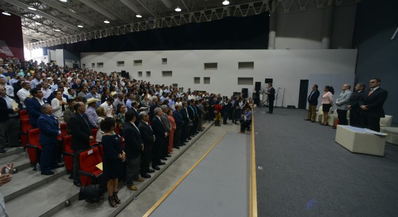 El gobernador Miguel Ángel Yunes Linares, en compañía de autoridades federales y estatales, inauguró las Jornadas de Inducción a autoridades electas para alcaldes y síndicos. Ahí propuso a las autoridades electas trabajar de manera conjunta con el objetivo de lograr mejores resultados a los veracruzanos. 