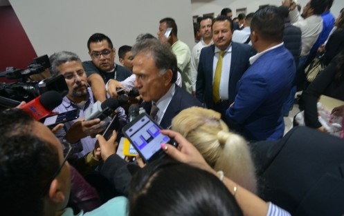 El gobernador Miguel Ángel Yunes Linares, en compañía de autoridades federales y estatales, inauguró las Jornadas de Inducción a autoridades electas para alcaldes y síndicos. Ahí propuso a las autoridades electas trabajar de manera conjunta con el objetivo de lograr mejores resultados a los veracruzanos.
