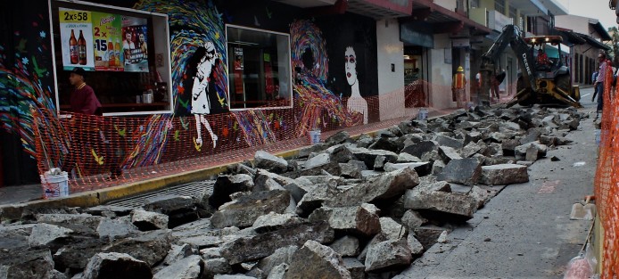 Este lunes, la administración que encabeza el alcalde Américo Zúñiga Martínez dio inicio a la tercera etapa de la reconstrucción integral de la calle Xalapeños Ilustres, entre Insurgentes y Carrillo Puerto, una obra incluida dentro del Programa de Regeneración del Centro Histórico.
