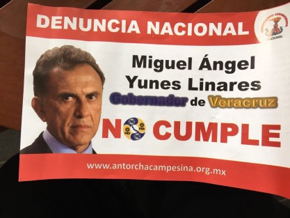 Antorchistas se manifiestan la mañana de este martes en el centro de Xalapa demandando ser atendidos por el Gobierno del Estado. Acusan incumplimiento de compromisos por parte del gobernador Miguel Ángel Yunes Linares. 