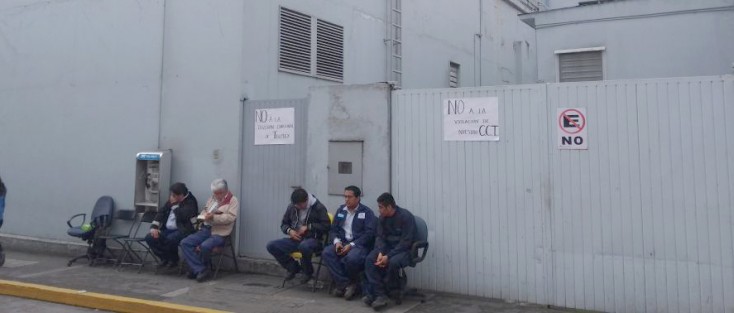 Desde las 8 horas trabajadores adheridos al Sindicato Nacional de trabajadores Telefonistas, salieron de sus fuentes de trabajo y realizan un paro de brazos caídos, esto porque el Instituto Federal de Telecomunicaciones (IFETEL), pretende dividir América Movil, lo cual dividiría al sindicato.