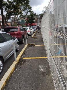 Dentro del programa de recuperación de espacios para el peatón que el Ayuntamiento de Xalapa realiza en distintos puntos de la ciudad, la Dirección de Desarrollo Urbano abrió el área peatonal correspondiente a la banqueta que próximamente será construida en la calle Cayetano Rodríguez Beltrán, a la altura del Gimnasio Omega, para el paso seguro de los ciudadanos, cuya demanda tiene así respuesta del gobierno municipal.