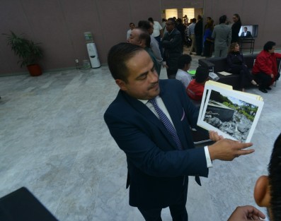El diputado del Distrito de Misantla, Ernesto Cuevas Hernández, pide a la Secretaría  de Gobernación rehabilitar rutas de evacuación de la planta Nucleoeléctrica Laguna Verde, pues considera que ésta ya rebasó su ciclo de vida, así que hay que estar listos para salir huyendo. ¿Y si mejor pide su clausura o modernización?