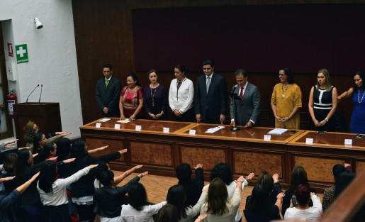 El Gobernador Miguel Ángel Yunes tomó protesta este martes al Consejo Consultivo de la Mujer en el Auditorio Moreno Cora del  Palacio de Gobierno.