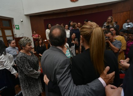 El Gobernador Miguel Ángel Yunes tomó protesta este martes al Consejo Consultivo de la Mujer en el Auditorio Moreno Cora del Palacio de Gobierno.