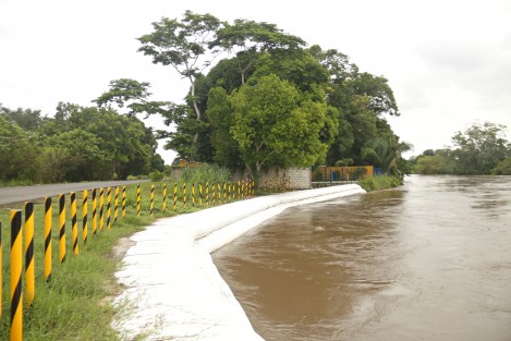 La creciente del Río Cotaxtla mantiene atentos a los habitantes de algunas comunidades asentadas a orillas de este afluente ante un posibles desbordamiento.
