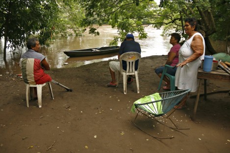 La creciente del Río Cotaxtla mantiene atentos a los habitantes de algunas comunidades asentadas a orillas de este afluente ante un posibles desbordamiento.