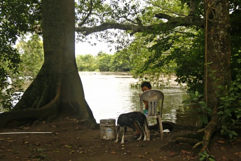La creciente del Río Cotaxtla mantiene atentos a los habitantes de algunas comunidades asentadas a orillas de este afluente ante un posibles desbordamiento. 