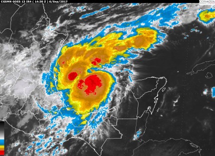 La imagen de satélite muestra que prevalece la actividad convectiva sobre la mayor parte de Veracruz debido a la circulación de la tormenta tropical Katia localizada sobre el occidente del Golfo de México. Se mantiene el potencial de lloviznas con chubascos y tormentas puntuales fuertes desde la cuenca del río Pánuco hasta el río Tonalá, en las inmediaciones de los municipios de Pánuco, Nautla, Martínez de la Torre, Veracruz, Boca del Río, Los Tuxtlas, Xalapa, Coatepec, Xico, Naolinco, Tlacotalpan, Tierra Blanca, Orizaba, Acayucan, Coatzacoalcos, Las Choapas, Isla, Rodríguez Clara, durante las próximas 3 horas de pronóstico. Las zonas de lluvias estarán acompañadas de actividad eléctrica. 