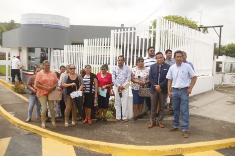 Defraudados de la Asociación Civil <em>Hay que Ayudar</em>, ahora constituida como la empresa CINI SAPI, interpusieron una denuncia ante la PGR por presunto enriquecimiento ilícito y asociación delictuosa por parte de los directivos.