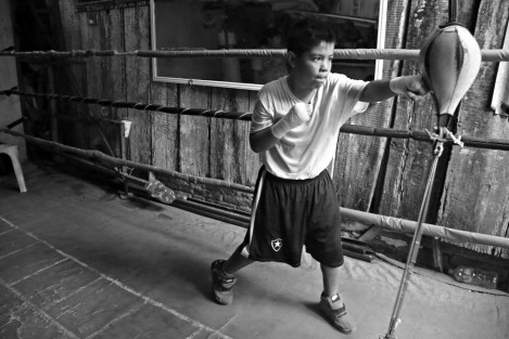 Un grupo de niños que entrenan Box en la escuelita <em>Ojo de Tigre</em> ubicada en el barrio de La Huaca, de la ciudad de Veracruz, piden ayuda a las autoridades del deporte para comprar equipo o realizar reparaciones en la vieja casa abandonada que utilizan como gimnasio. La escuela se mantiene de las cooperaciones voluntarias y de algunos donativos.
