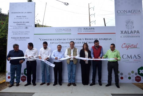 Al entregar el colector pluvial y la red de atarjeas sanitarias de la colonia Valles de Cristal, el alcalde Américo Zúñiga Martínez explicó que esta obra, construida con los impuestos de los mexicanos, está transformando la realidad y elevando la calidad de vida de los habitantes de la zona.
