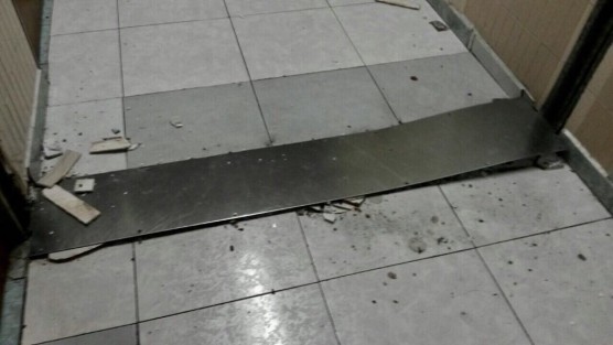 La sala de urgencias de la clínica del IMSS en Orizaba fue desalojada tras el sismo de 8.4 grados que se sintió cerca de la medianoche de este jueves. El 6° piso se dañó y la sala de urgencias presenta daños. 