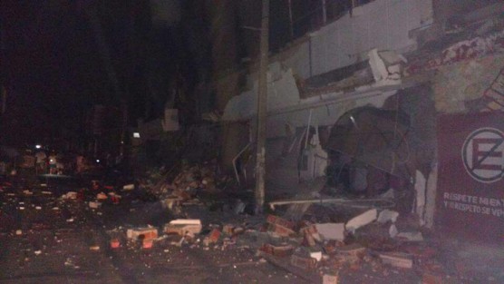Empiezan a fluir datos de afectaciones por el sismo de este jueves. En Juchitán, Oaxaca se informa sobre la caída de algunas construcciones. 