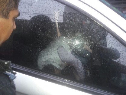 La mañana de este viernes una persona fue ultimada a balazos en calles de la colonia Higueras en Xalapa, el hoy occiso fue identificado como asistente de la diputada Regina Vázquez Saut. 