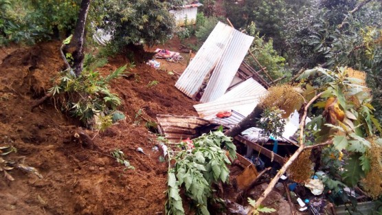A consecuencia de los efectos del huracán Katia por Xalapa, dos personas fallecieron por deslaves. Uno en la calle Diana Laura esquina Sonora, de la colonia Luis Donaldo Colosio y otro en la calle Lomas Taurinas de la misma colonia. En esta última calle también resultaron dos personas lesionadas.