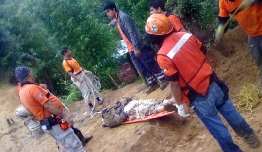 Dos personas perdieron la vida luego de que el cerro se le viniera encima un joven de aproximadamente  20 años,  quien vivía en la  colonia Ampliación Luis Donaldo Colosio; y un una persona de aproximadamente 55 años quien vivía en la colonia Esmeralda.
