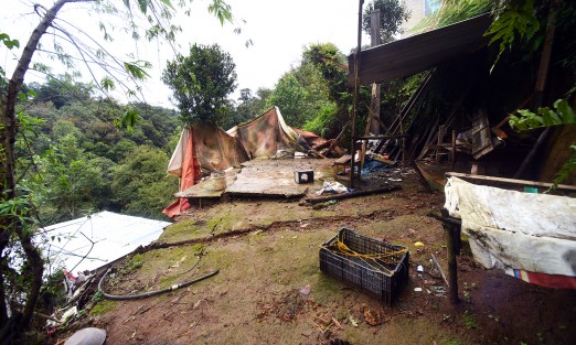 Vecinos de otros sitios solicitaron la ayuda del  Ejército, ya que sus casas colapsaron ante las lluvias; lo lamentable del caso es que nadie tiene siquiera escrituras al ser sitios dados por líderes charros. 