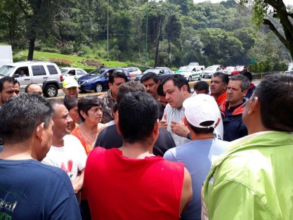 El alcalde Américo Zúñiga Martínez realizó un recorrido por diferentes puntos de la ciudad para atender las necesidades de las familias que resultaron damnificadas por el huracán Katia.  