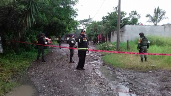 Bomberos de Cuitláhuac, elementos de la Policía Militar y Municipal acudieron al sitio para evacuar a la población y así mismo auxiliar a los intoxicados.