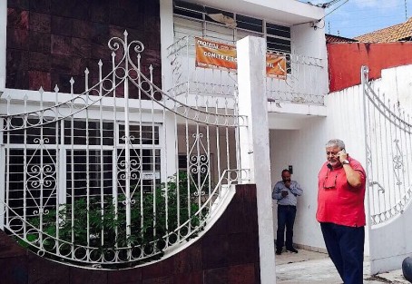 El dirigente estatal de Morena, Manuel Huerta Ladrón de Guevara realizó un recorrido por las oficinas de su partido, de las cuales fueron sustraído equipos de cómputo de áreas estratégicas. 