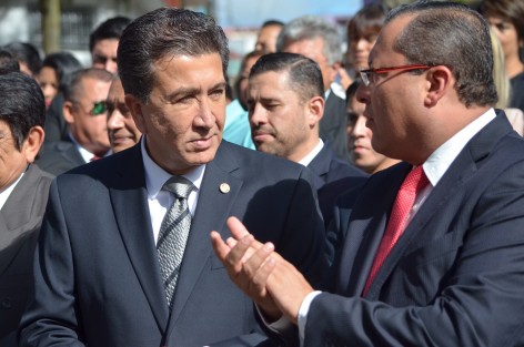 El senador Héctor Yunes dijo no creer que el gobernador Miguel Ángel Yunes ignorara la entrega de despensas de la presunta AC Yúnete, señalando incluso que él la habría instruído. No se vale que use los recursos federales con fines proselitistas, concluyó. 